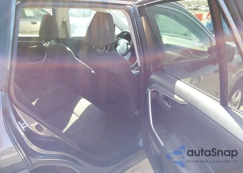 2021 Toyota Rav4 Xle z USA, uszkodzony, nr VIN 2T3W1RFV9MC097488